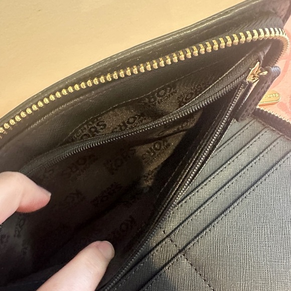 Michael Kors Hamilton Continental Lock Wallet - Picture 7 of 8